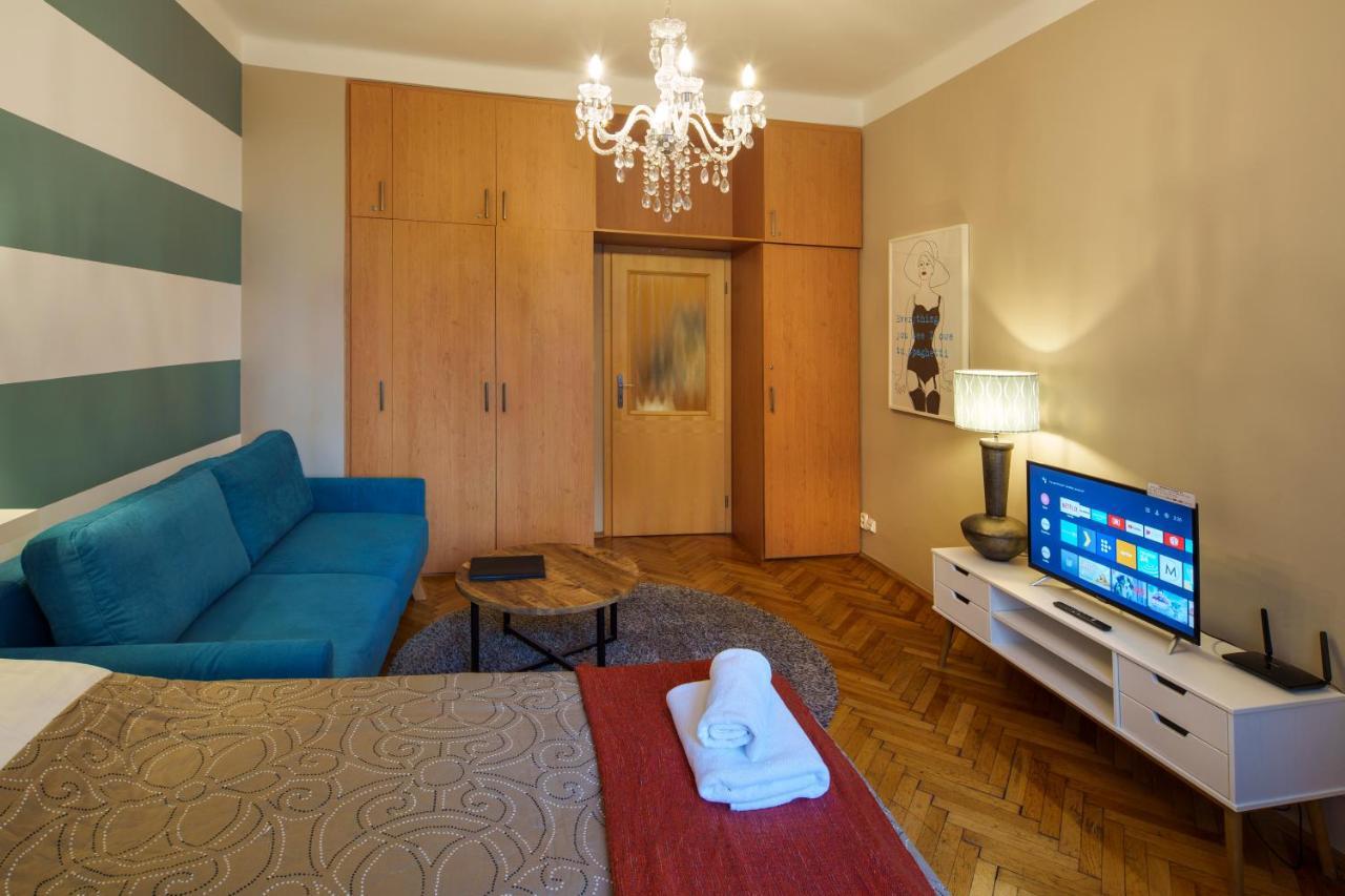 Dlouha Apartment With Balcony Прага Екстер'єр фото